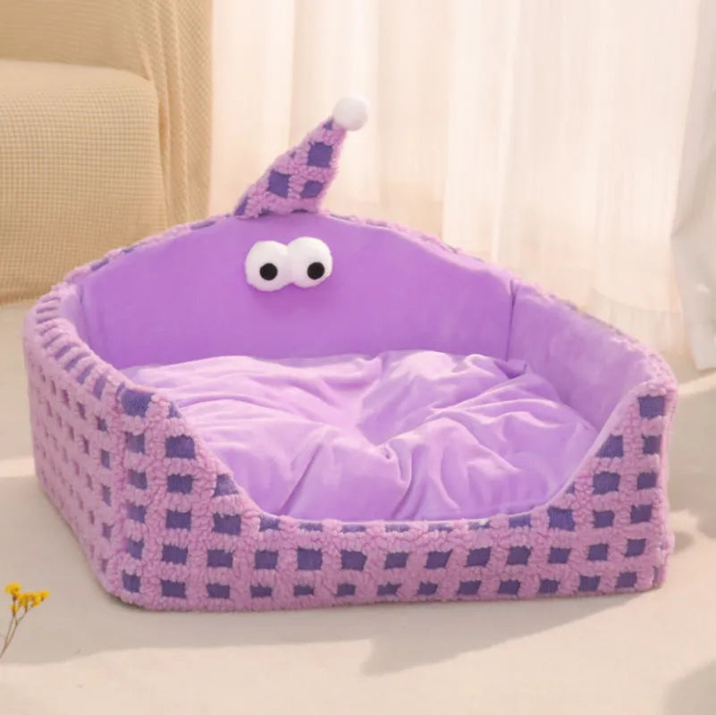 Green triangular plush cat bed with a removable sponge insert, shown disassembled.