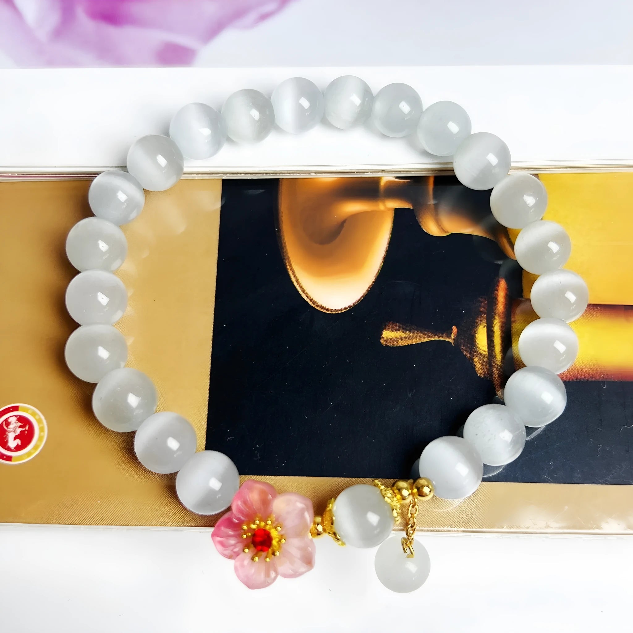 Close-up of a white opal flower beaded bracelet in Chinese style, made from glass and coloured glaze.