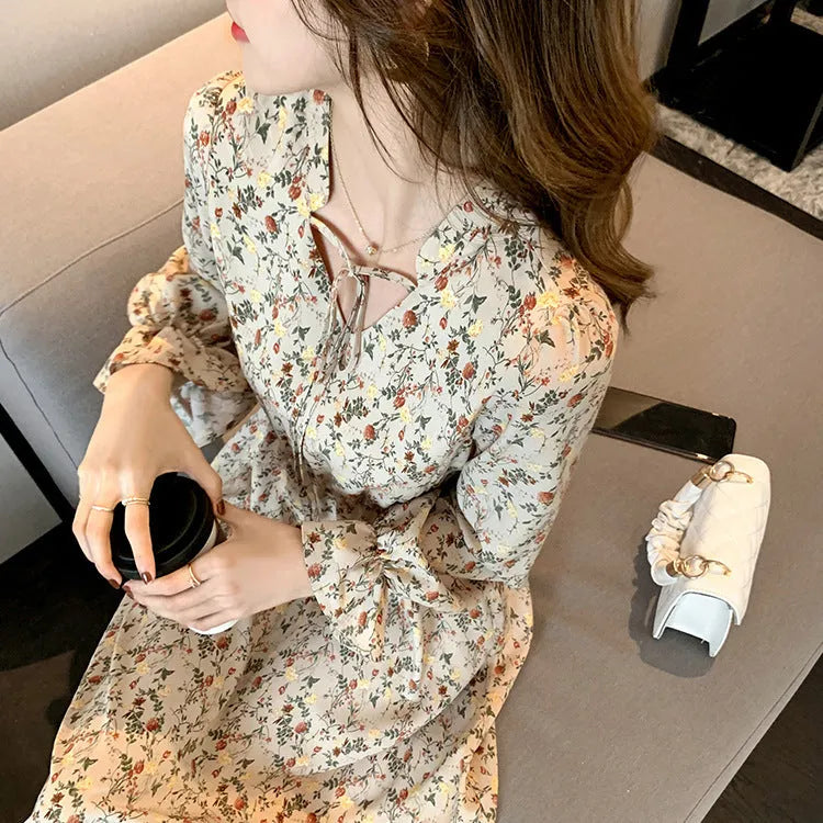 Retro waist-cinching floral A-line dress in apricot colour for women, princess style, polyester fabric