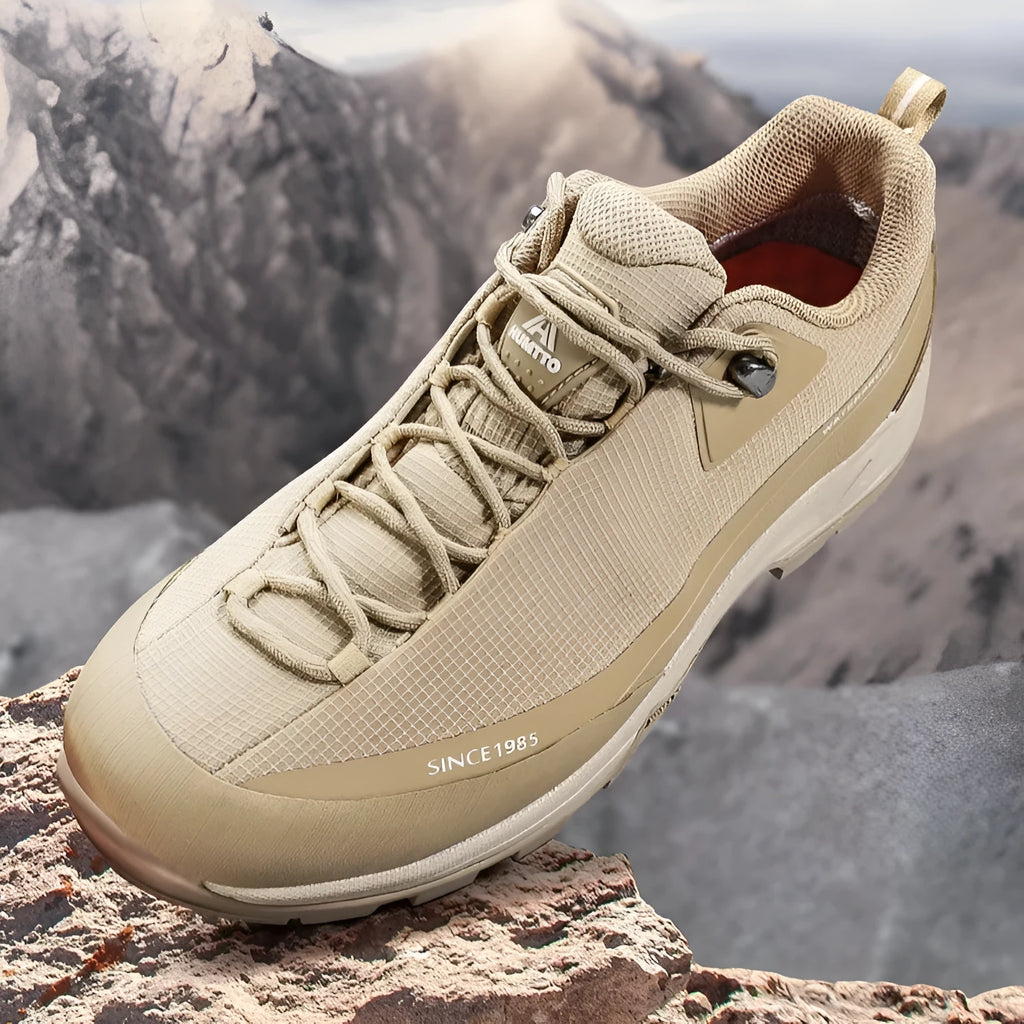 Men's low-top hiking boots with leather mesh upper and non-slip rubber outsole in dark gray colour