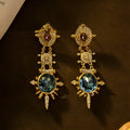 Gold geometric stud earrings with round elements and diamond treatment on alloy metal