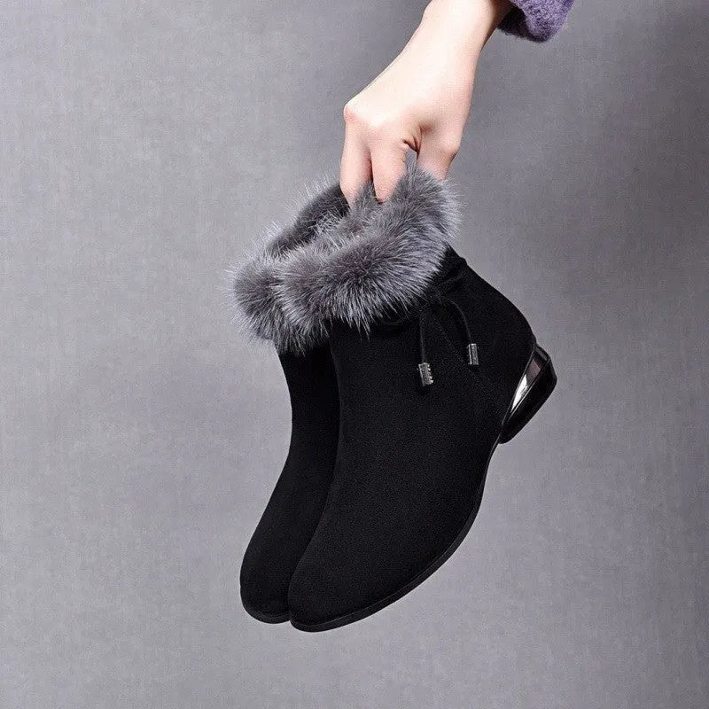 Women's fleece lined round toe short boots in black, side zipper, low heel, solid colour