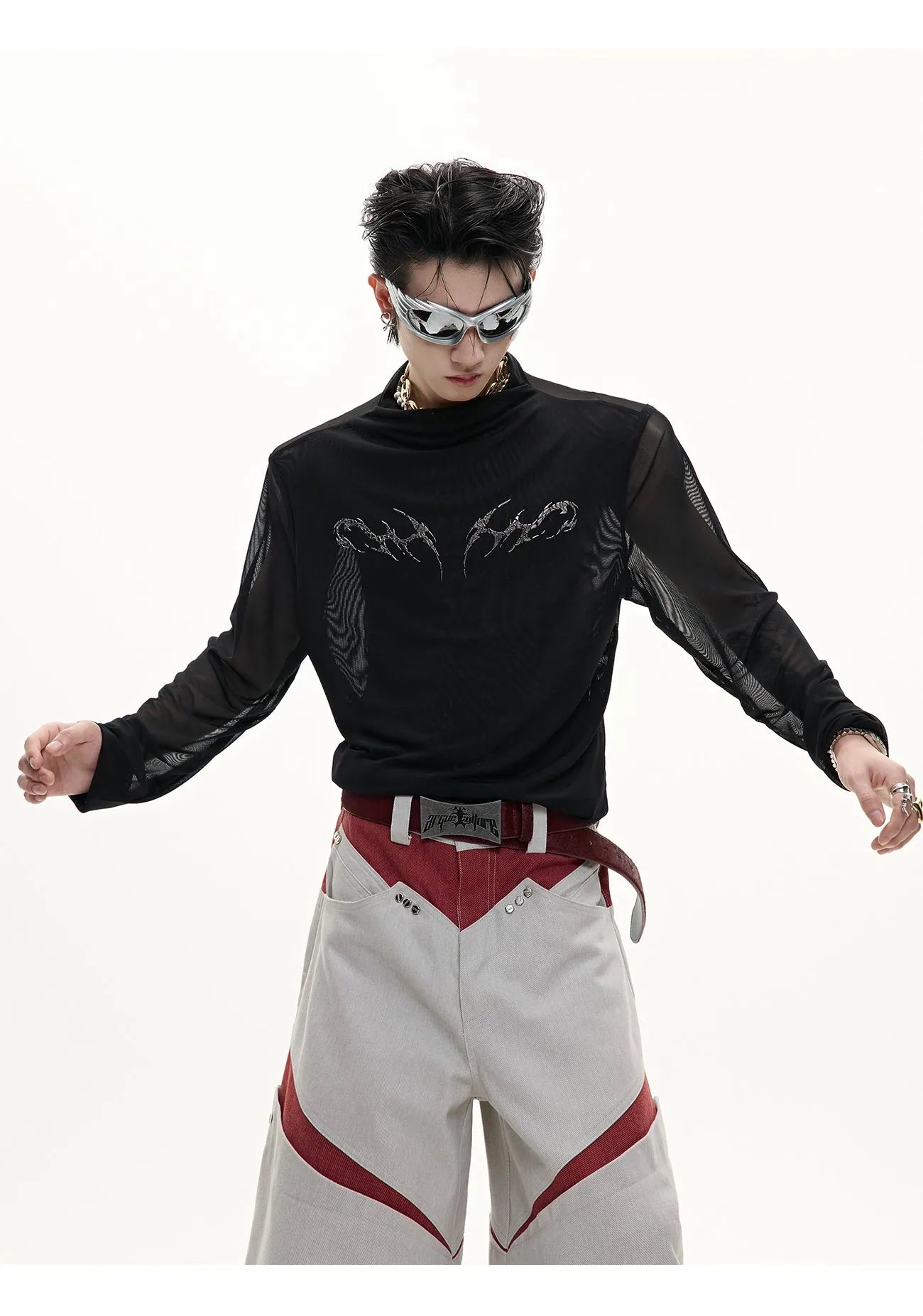 Niche mesh slim long sleeve bottoming shirt in black or white on a size chart