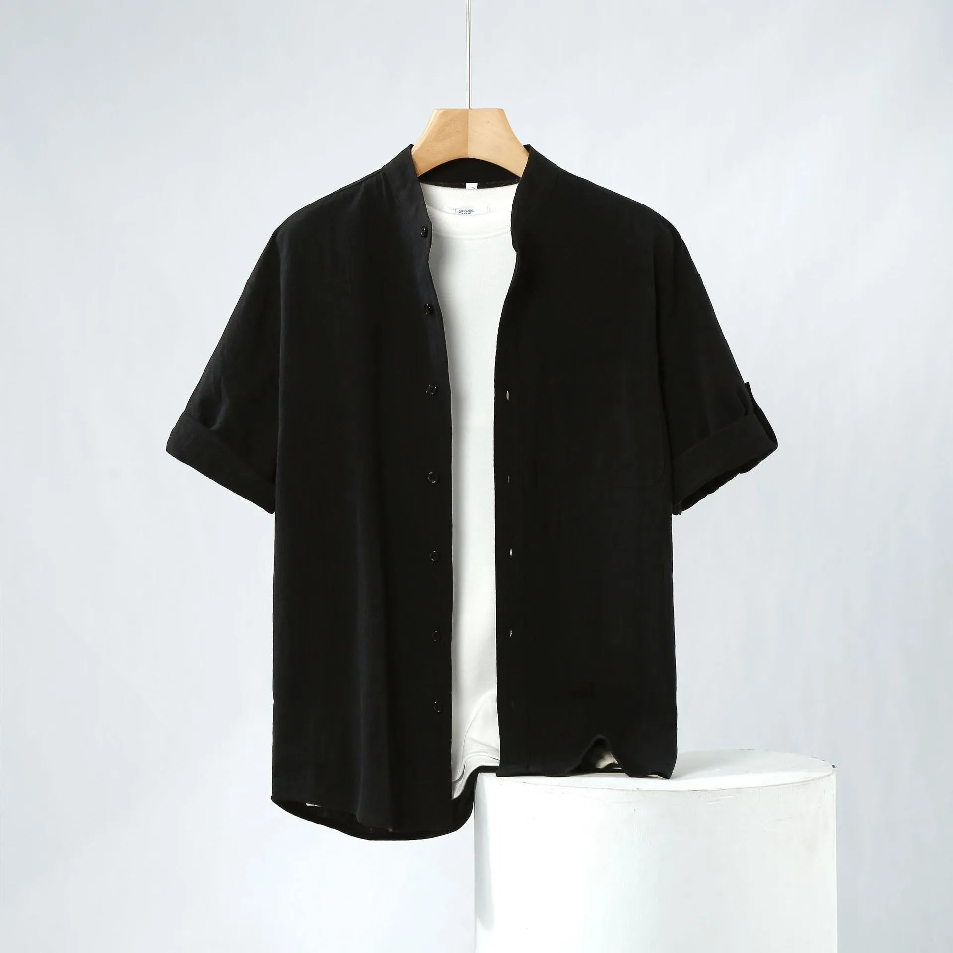 Men's loose-fit short-sleeve linen shirt in a solid colour with a stand collar.
