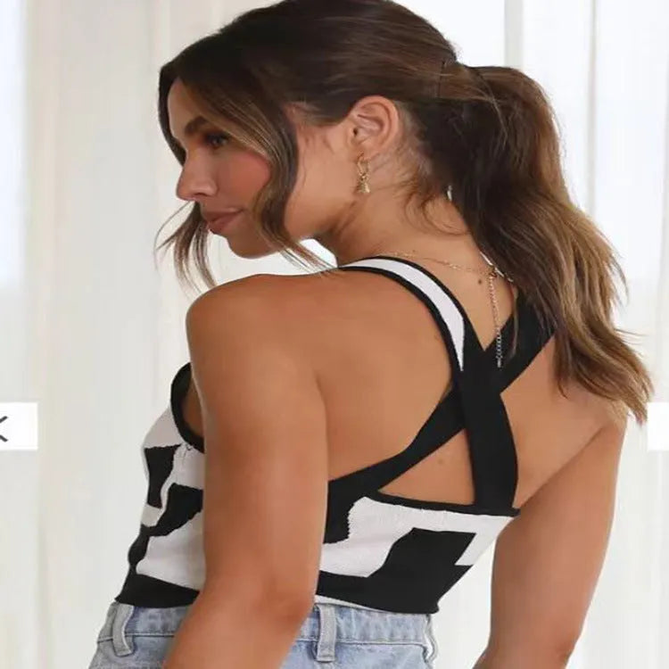 Women's U collar camisole vest in contrast colours, slim fit street fashion top with exposed navel detail