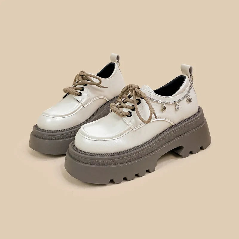White British style women's platform Mary Jane shoes with chunky heel and front lace-up.