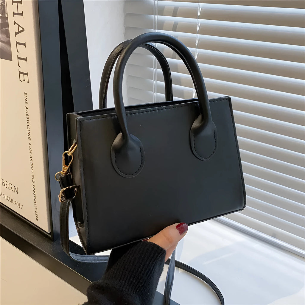 Retro casual square shoulder bag for women in horizontal shape with single strap and internal document pocket
