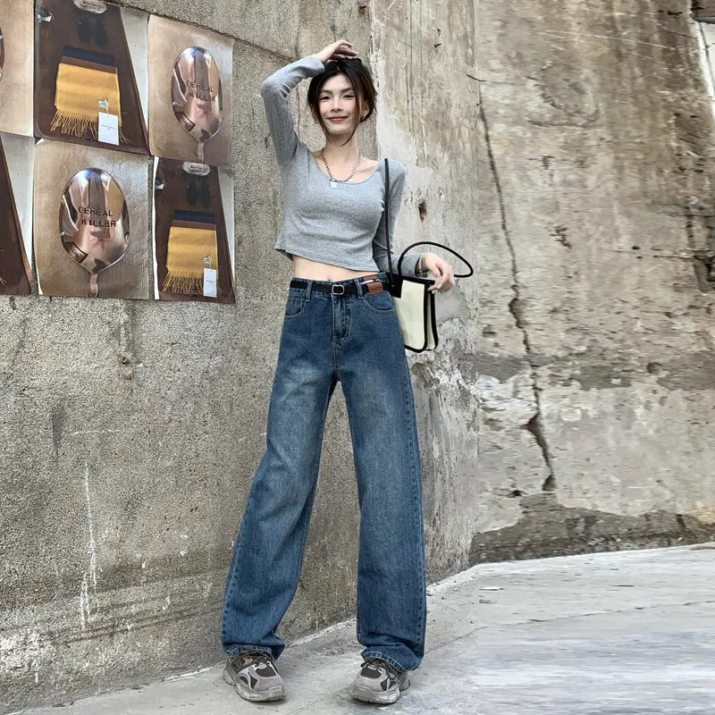A pair of women's high-waist straight-leg jeans in a retro blue colour, shown in a cropped length.