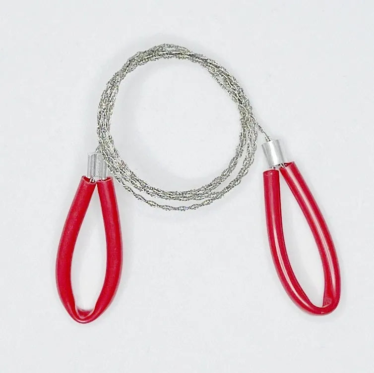 A black or red coiled stainless steel wire survival saw with a total length of 70cm.