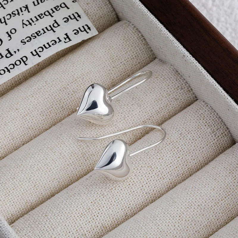 Silver heart-shaped earrings with three-dimensional glossy finish in Korean style