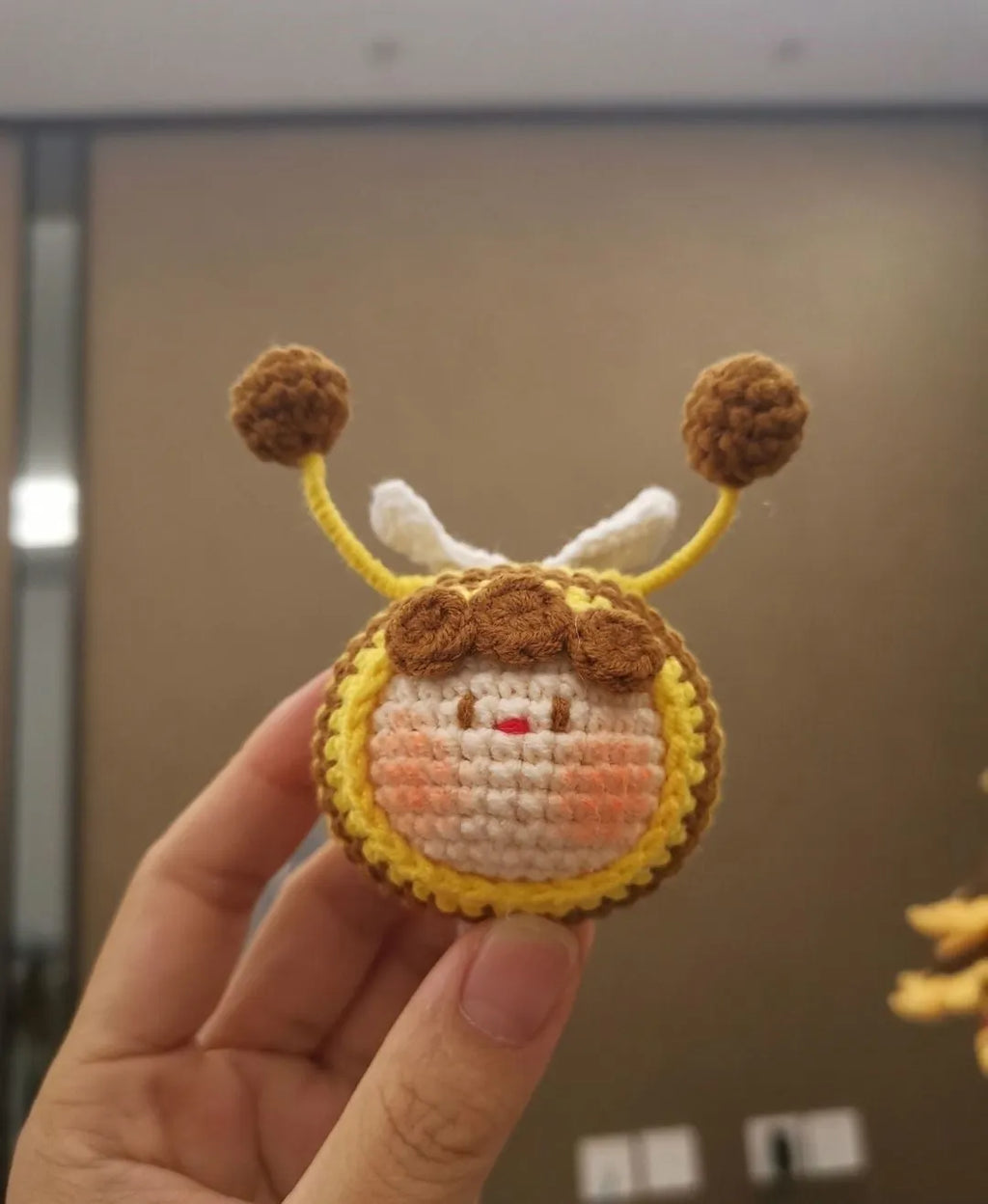 Handmade crocheted bee colonies for woolen dolls in plush with pendant decoration