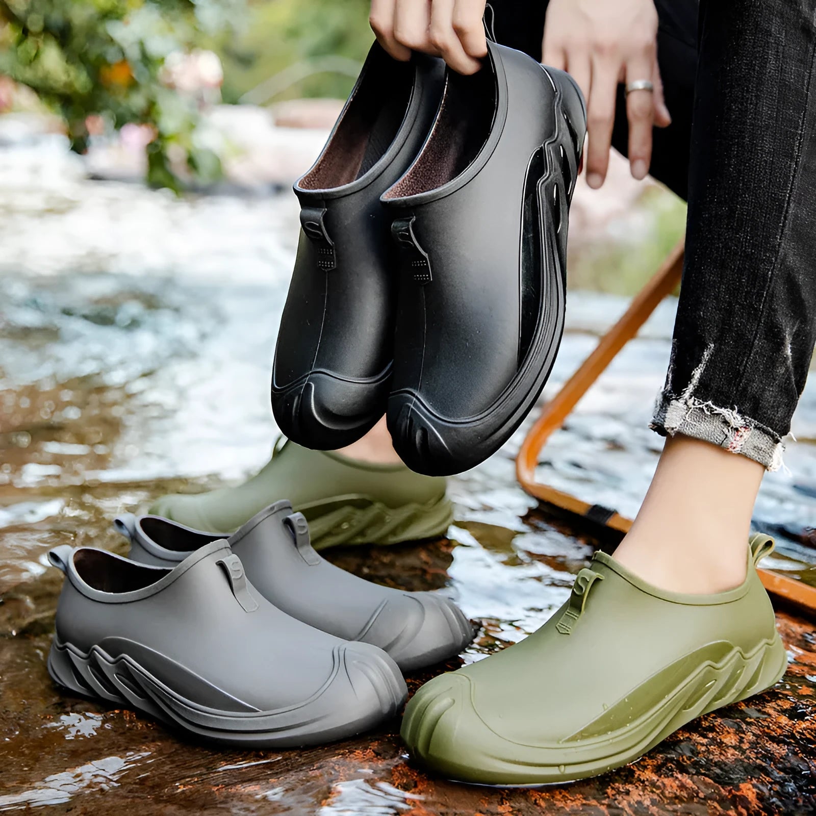 Men's short plastic rain boots in black, green or grey colours for waterproof protection