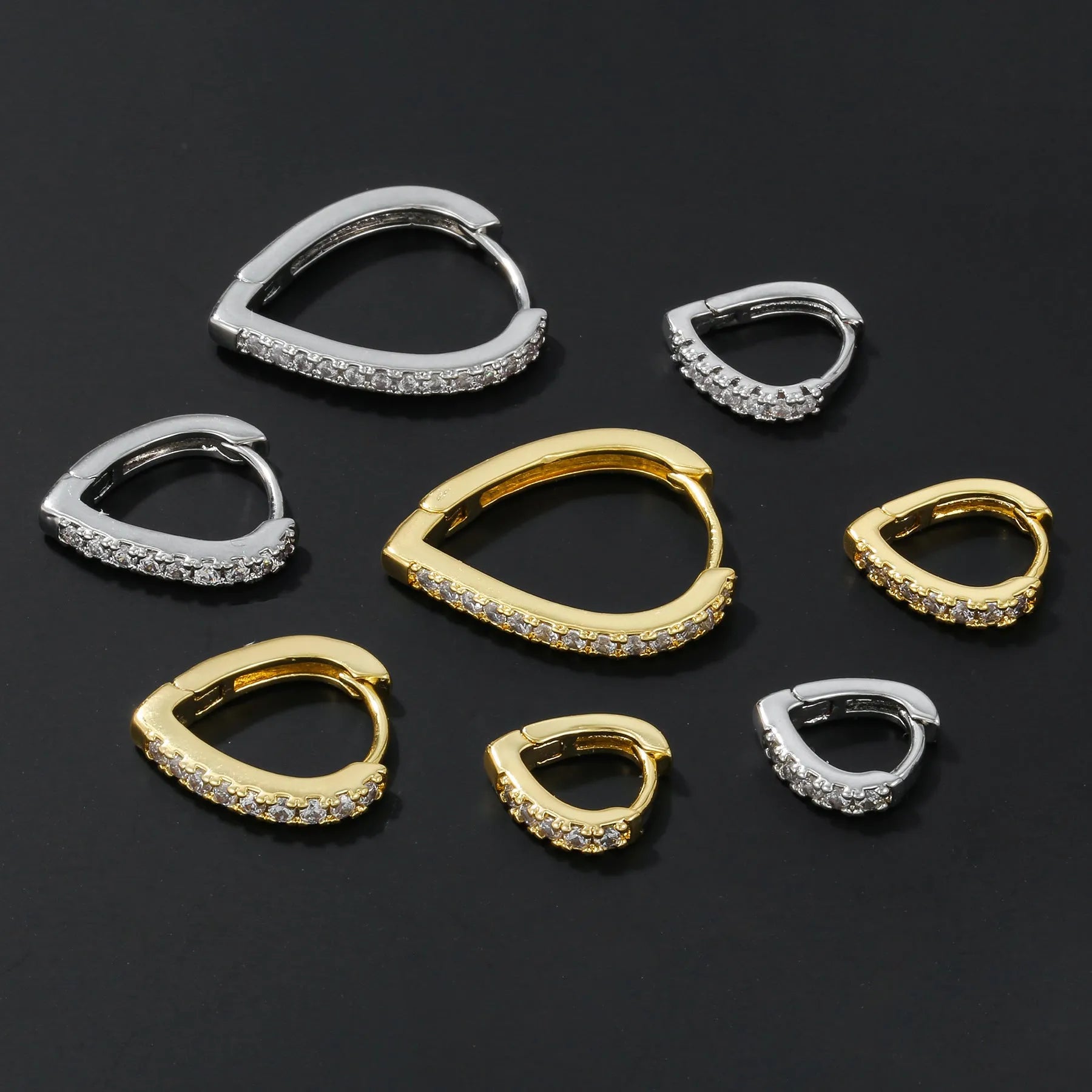 A geometric heart-shaped ear clip for women in electroplated copper, shown in gold and white K colour options.