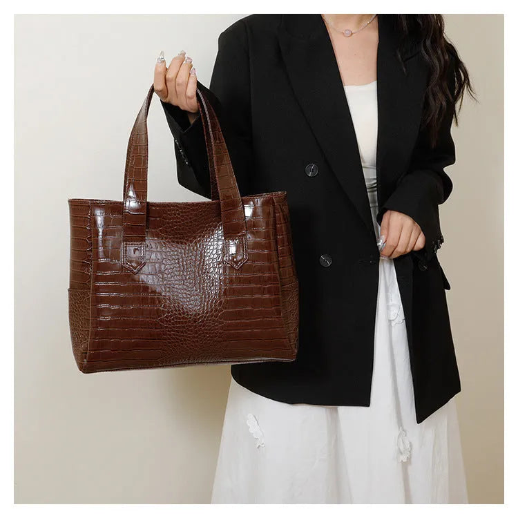 Large capacity one-shoulder PU croc pattern commuter bag in horizontal square shape with outer sandwich pocket