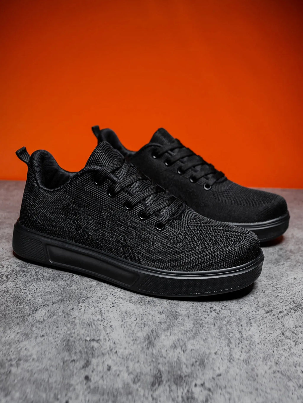 Unisex casual sports shoes with thick EVA sole and mesh upper in black and white colour options