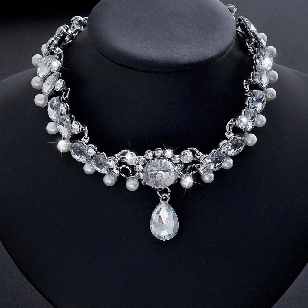 European and American exaggerated rhinestone pearl necklace in silver colour with alloy chain and inlaid pendant