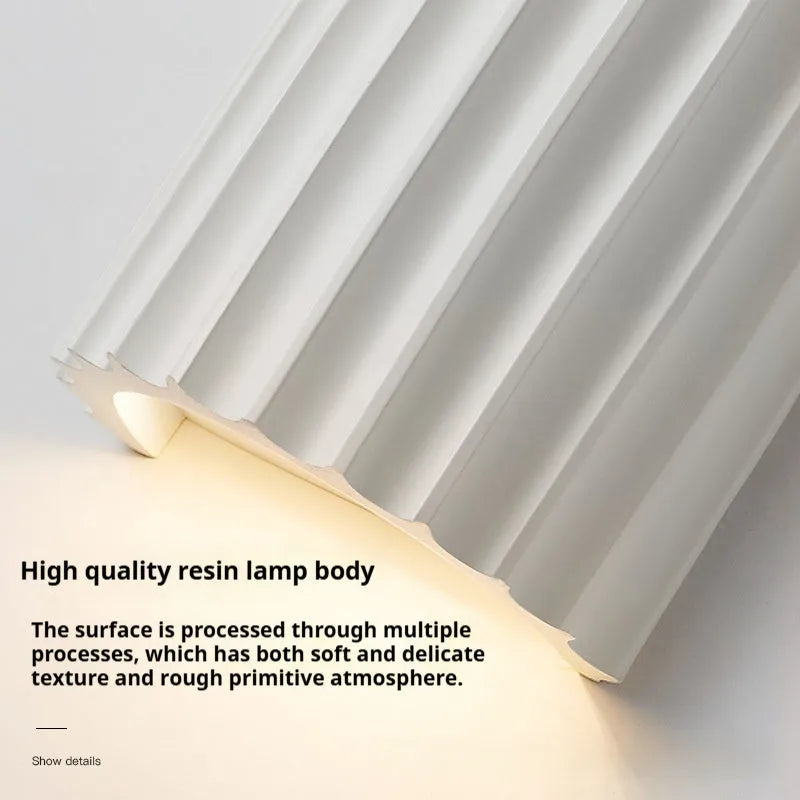 Nordic macaron-shaped wall light for hallways in a choice of five colours.