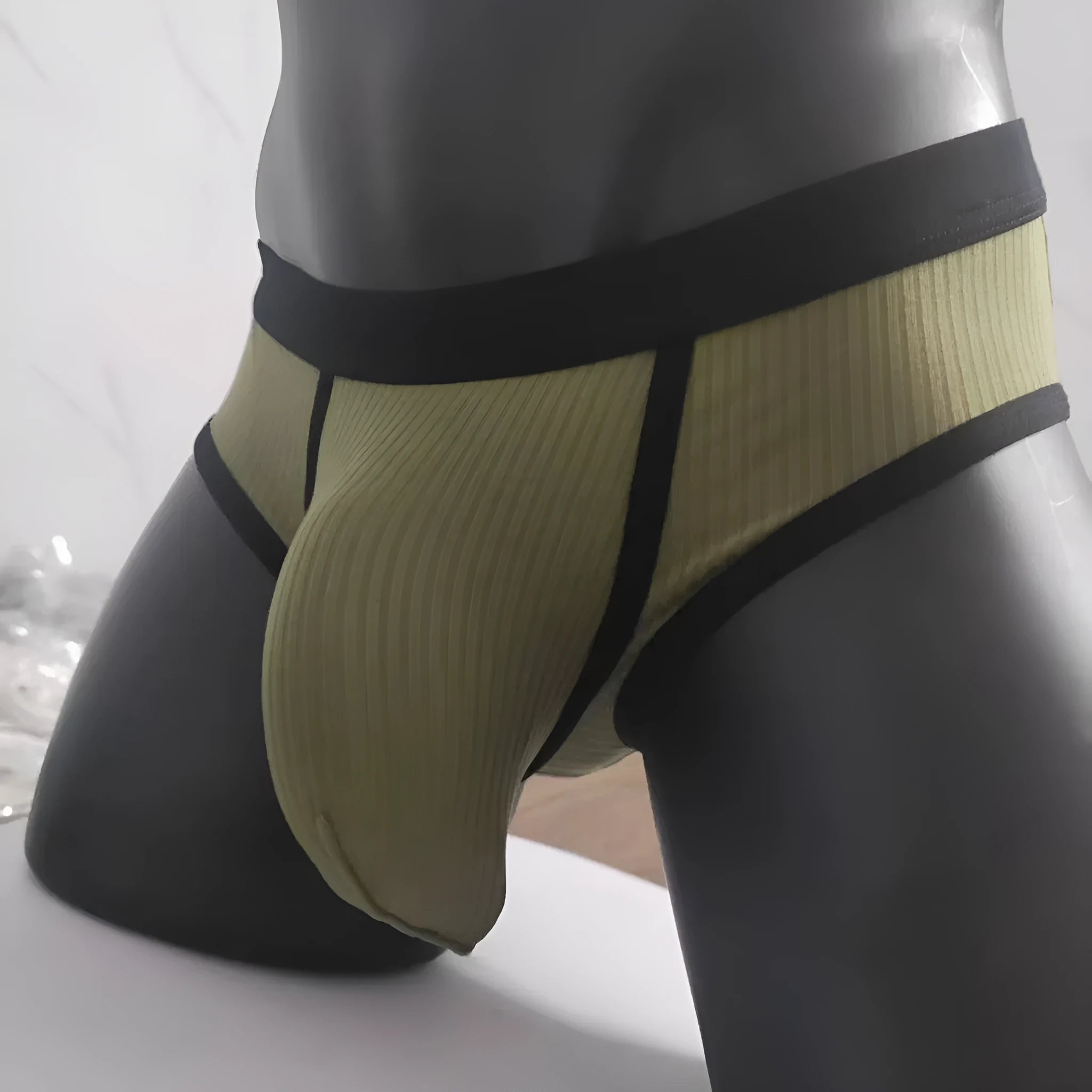 Men's solid-colour viscose U-shaped briefs in sizes M to 3XL on a white background.
