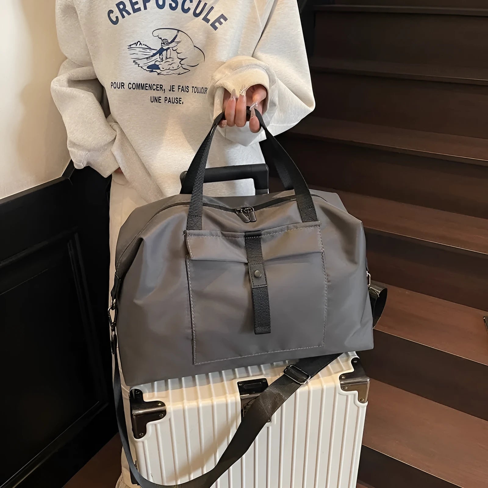 One-shoulder travel backpack in Oxford cloth with 36-55 litre capacity