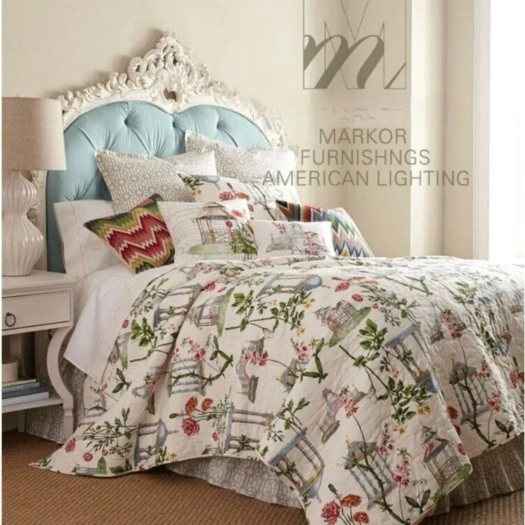 Ceramic base table lamp with fabric shade in country style.