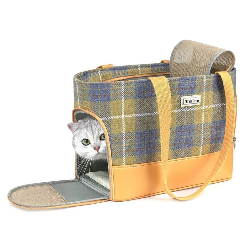 Portable pet backpack in wool PU material with space capsule design for breathable pet transport