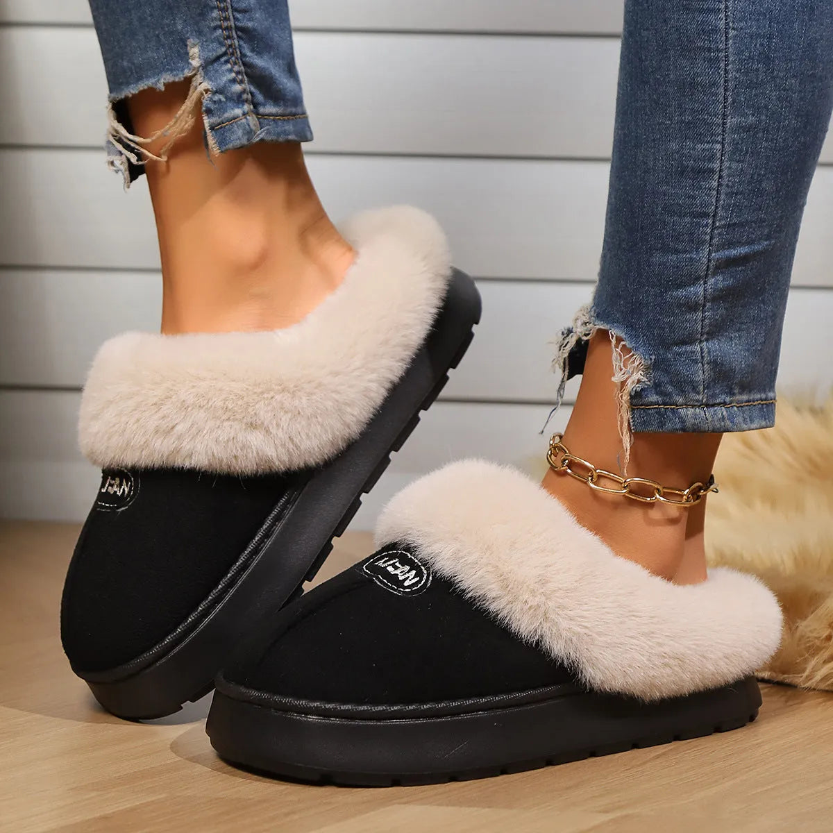 Couple's indoor half-covered heel slippers in suede with artificial wool lining, flat heel, and sewing thread detailing